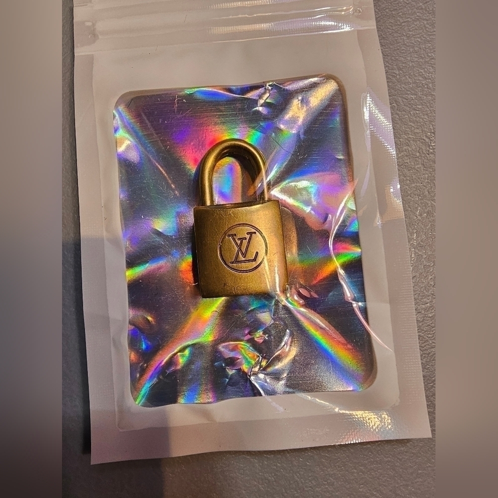 EUC RARE 210 Louis Vuitton Lock 210